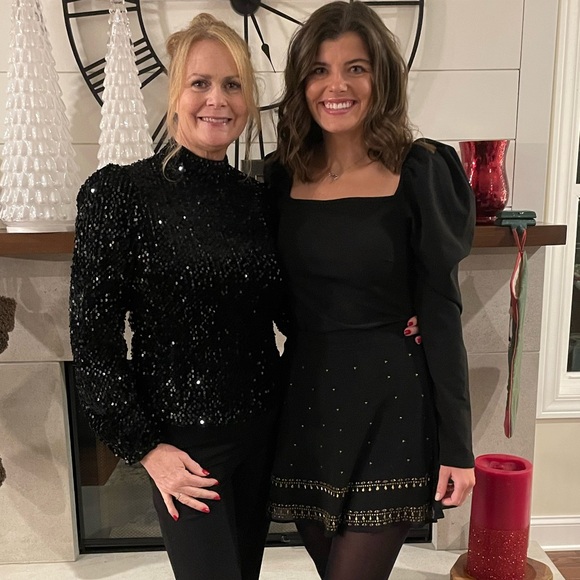 Black skirt with gold embellishments - Picture 5 of 5